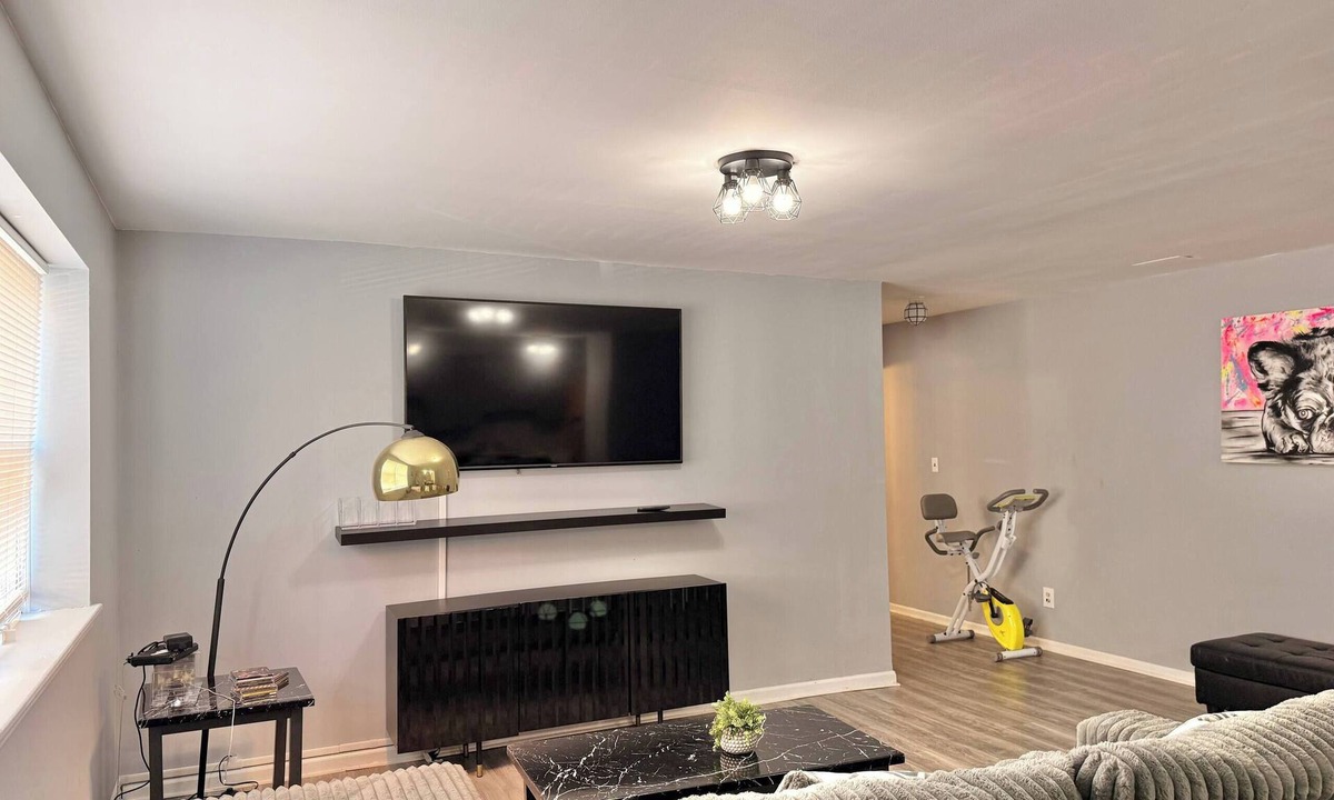 North Bergen Apartment | Spacious apartment near NYC & MetLife stadium