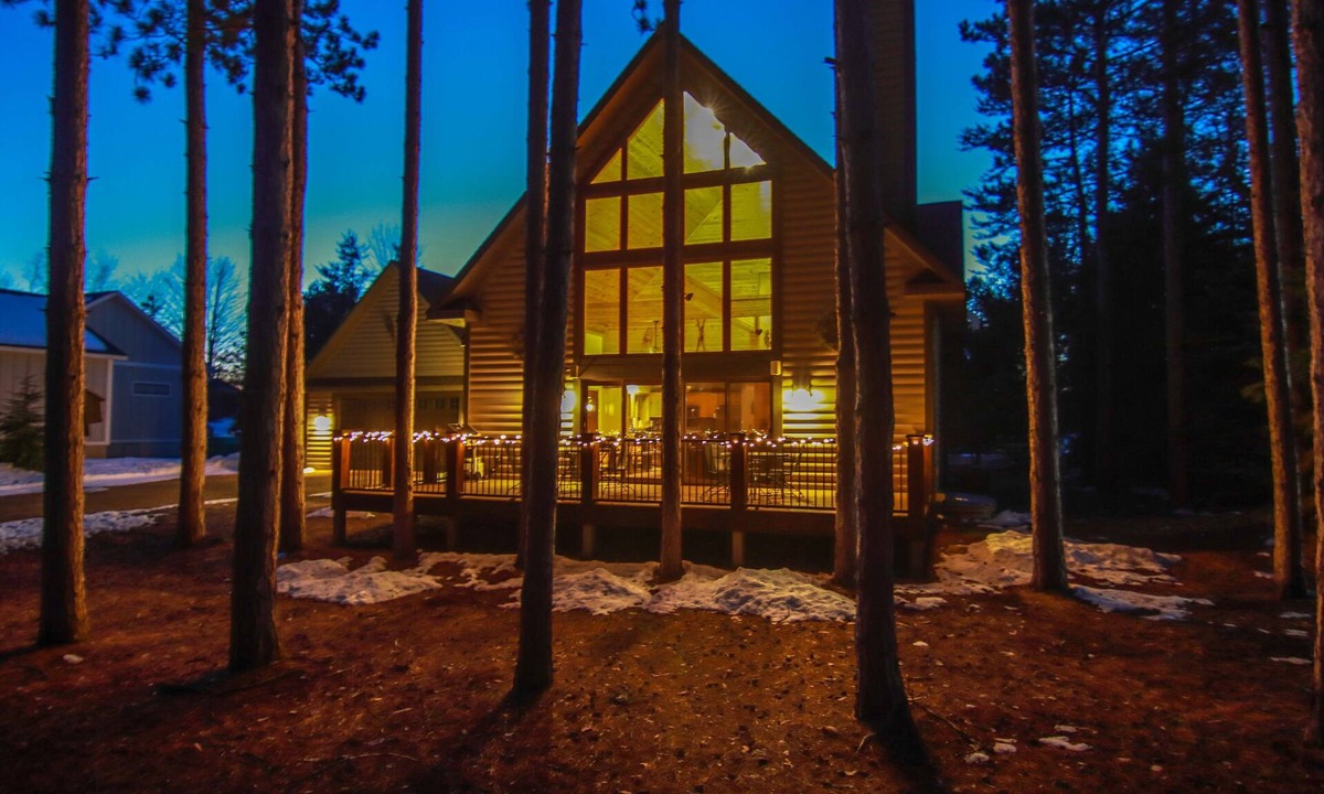 Thompsonville Cabin | Spacious Crystal Mountain Resort Cabin w/Game Rm! Minutes to Ski/Golf/Spa/Pool!