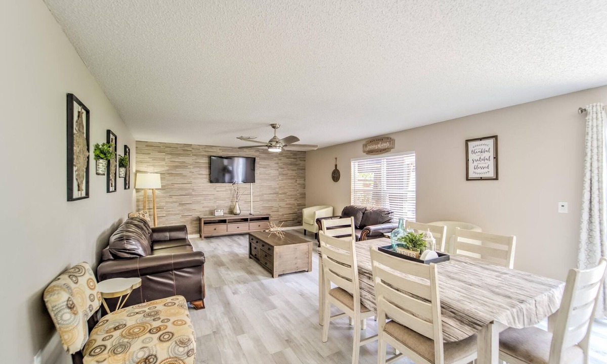 Spring Hill House | Spacious Estate Home with large Pool and Jacuzzi, Near Beaches, Springs & Tampa
