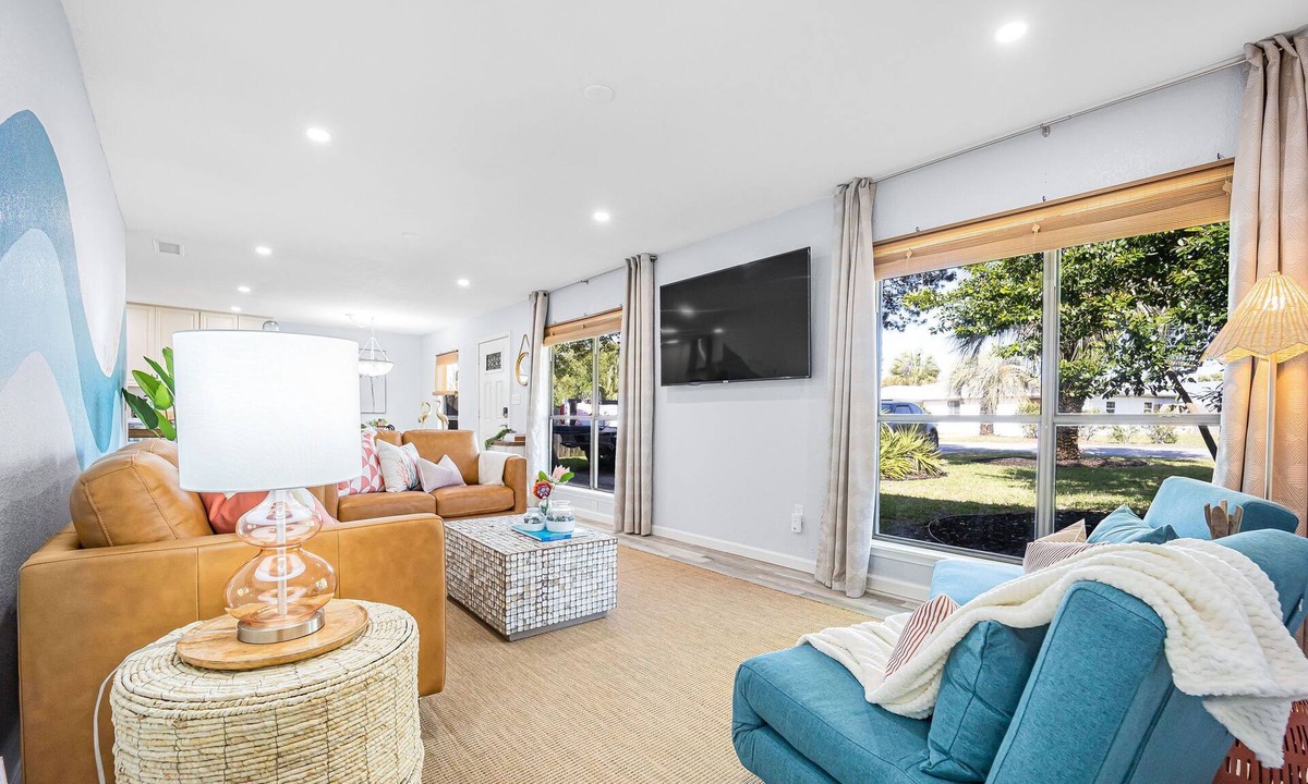 El Centro Beach House | Spacious Family Escape : Walk to beach,minutes from Pier Park, Sleeps 12