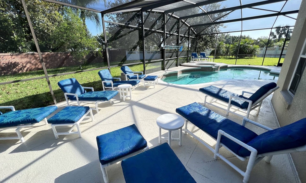 West Kissimmee House | Spacious Family Escape 2 Masters Pool Hot Tub Pool Table & BBQ - 2 Miles Disney