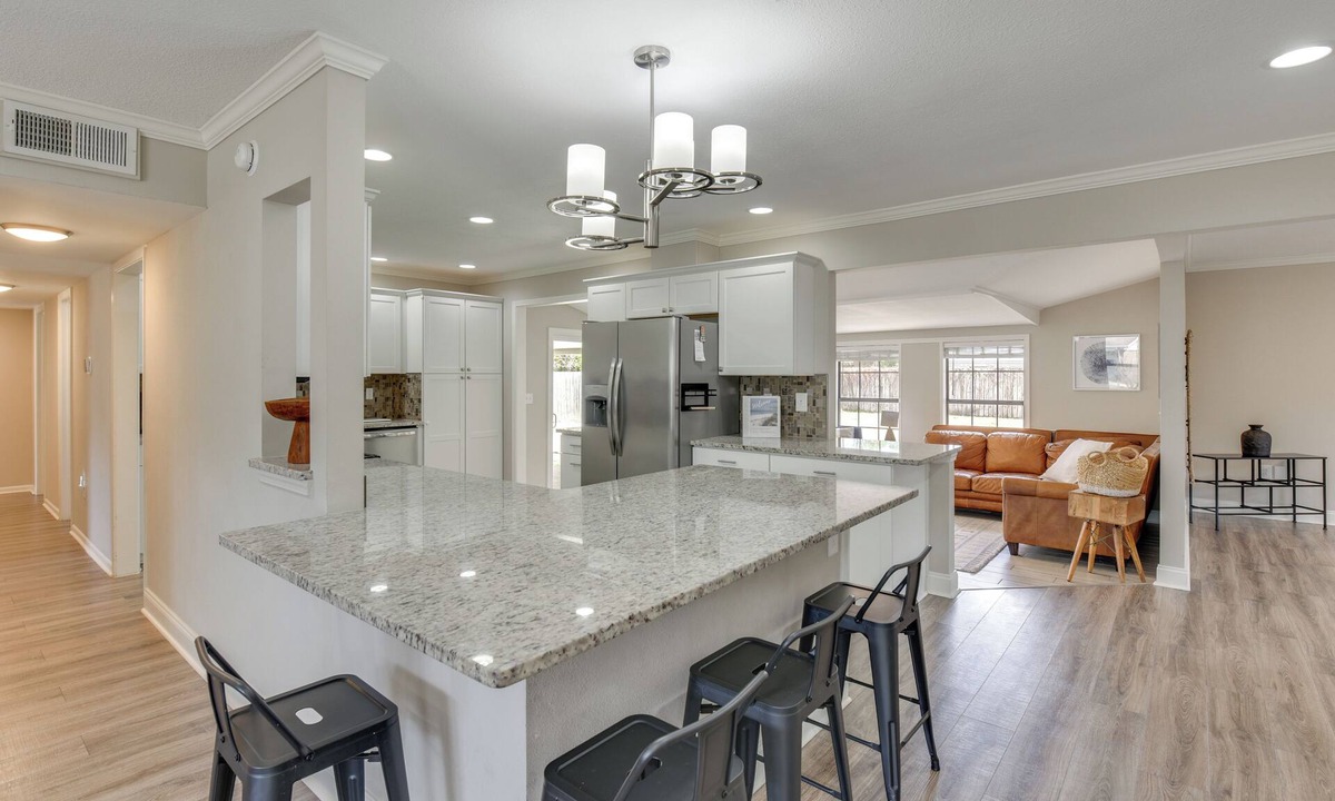 Fort Walton Beach Cottage | Spacious Fort Walton Beach Home ~ 2 Mi to Beach!