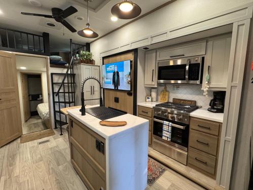 River Ranch Other | Spacious Four room glamping Rv with Tiki bar including golf cart