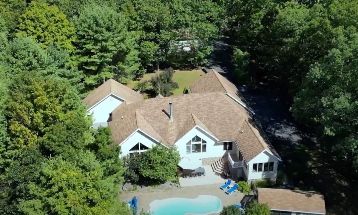 Kingston House | Spacious hilltop getaway on 10 acres -Gaming room, hot tub, close to all!