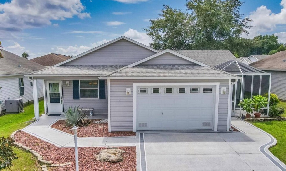 Buttonwood House | Spacious home in the villages w/golf cart. Close to Sumter & Brownwood Squares.