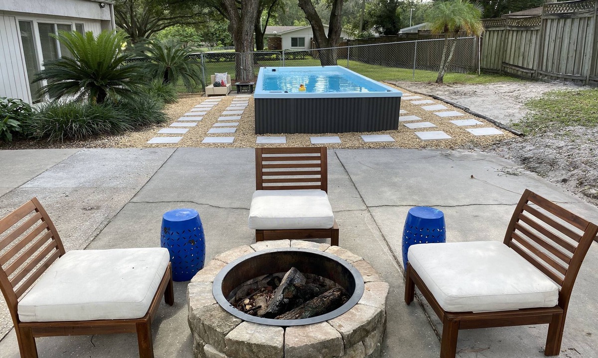 Bearss Plaza House | Spacious House with heated 24ft swim spa pool