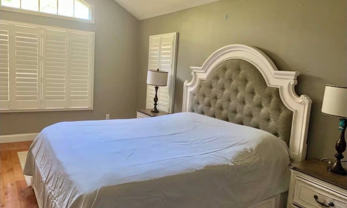 Dix Hills House | Spacious Luxe 5-bedroom house with beautiful resort backyard
