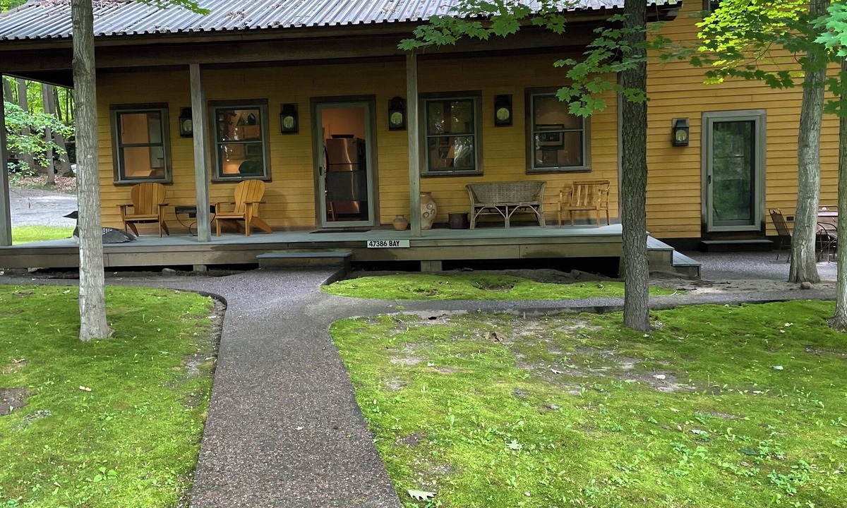 Wellesley Island House | Spacious Peaceful home in the Woods on Wellesley Island
