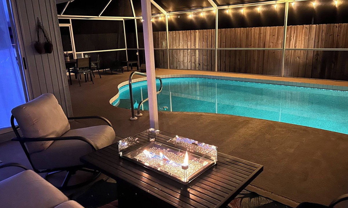 South Venice House | Spacious Starfish Venice Pool Home - 2 living spaces, 3/2.5, oversize pool!