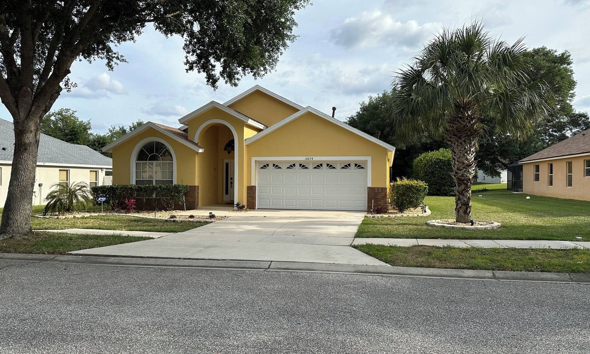 Orange Tree Villa | Spacious villa with 5 bedrooms pool, spa and WiFi, AC in peaceful Clermont