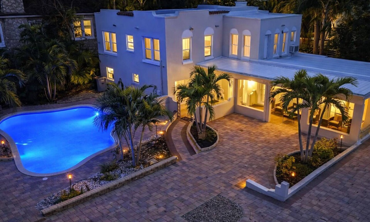 Bradenton Villa | Spanish Sunset Villa w/Saltwater Pool + Outdoor Propane Fire Table!