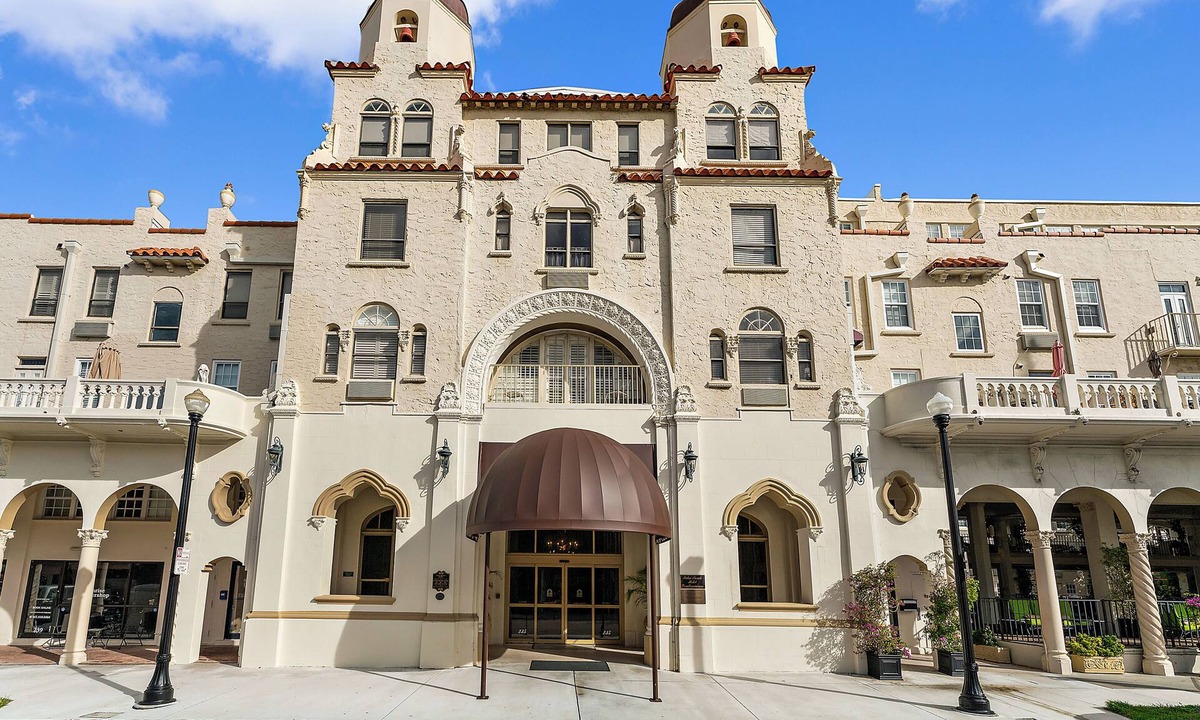 Palm Beach Condo | Splendid Palm Beach Location, spacious 1-bedroom condo, dual suite with WiFi,AC