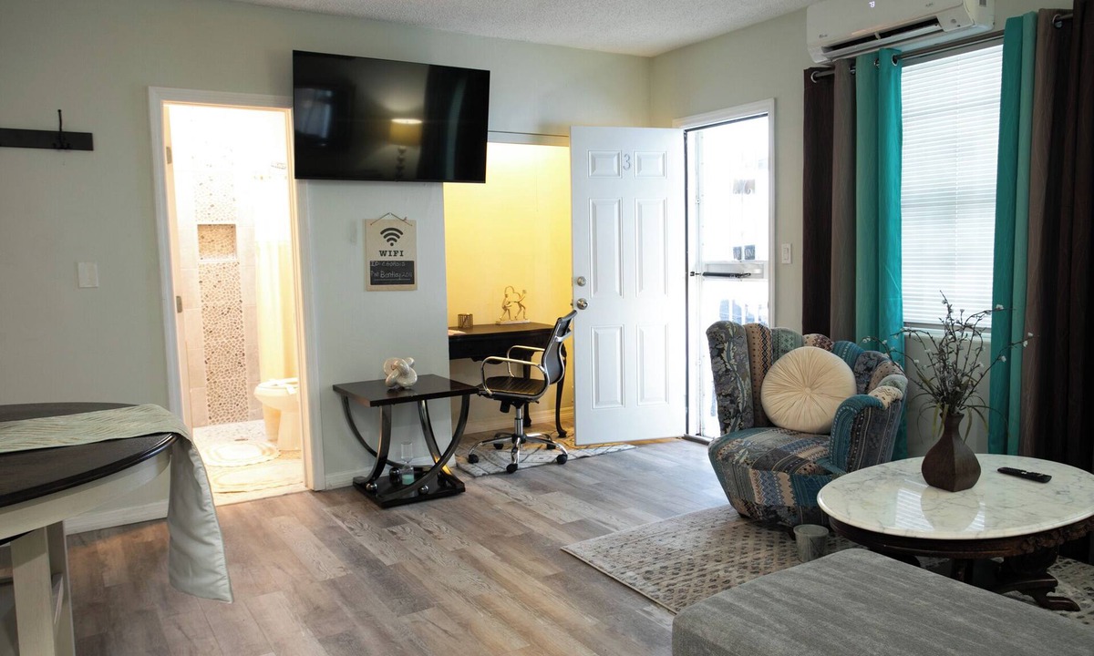 Springfield Apartment | Springfield Oasis Cozy Furnished Stay Near UF Health & Proton Center