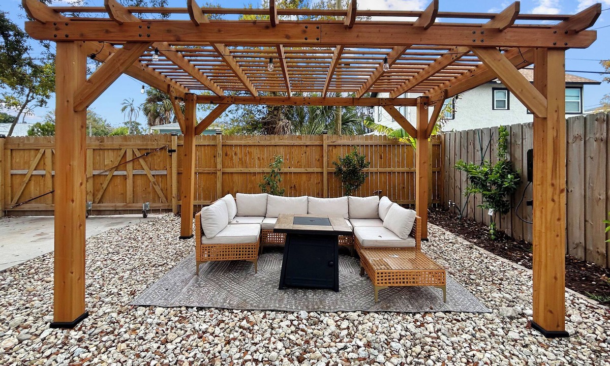 United Central House | St Pete Oasis - 3BR + Office - Near DTSP & Beaches