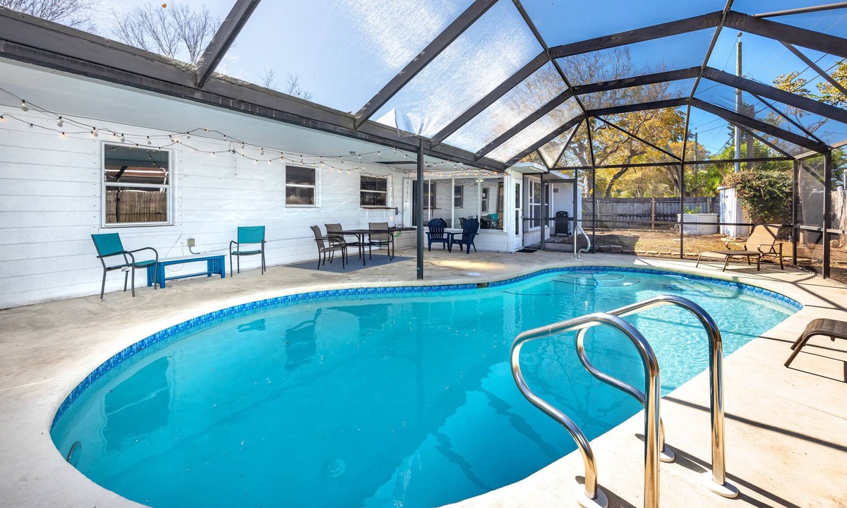 Disston Heights House | St. Pete Pool Home Getaway