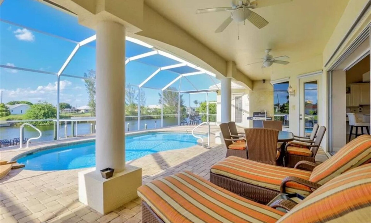 Pelican House | Starlight 1036 Luxury 3BR Waterfront Gourmet Kitchen Heated Pool & Spa w/Tiki Hut On Large Dock