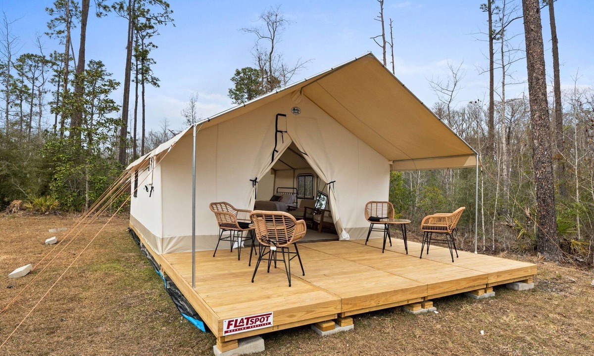 Wewahitchka Cabin | Stay & Paddle Free | Lakeside Glamping Retreat