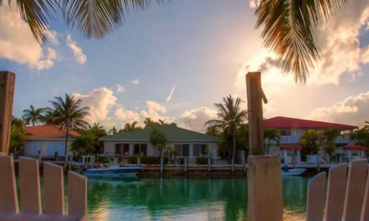Key Colony Beach House | Stay where the Water is your Backyard. Cabana Club, Key Colony Beach, Priv Dock