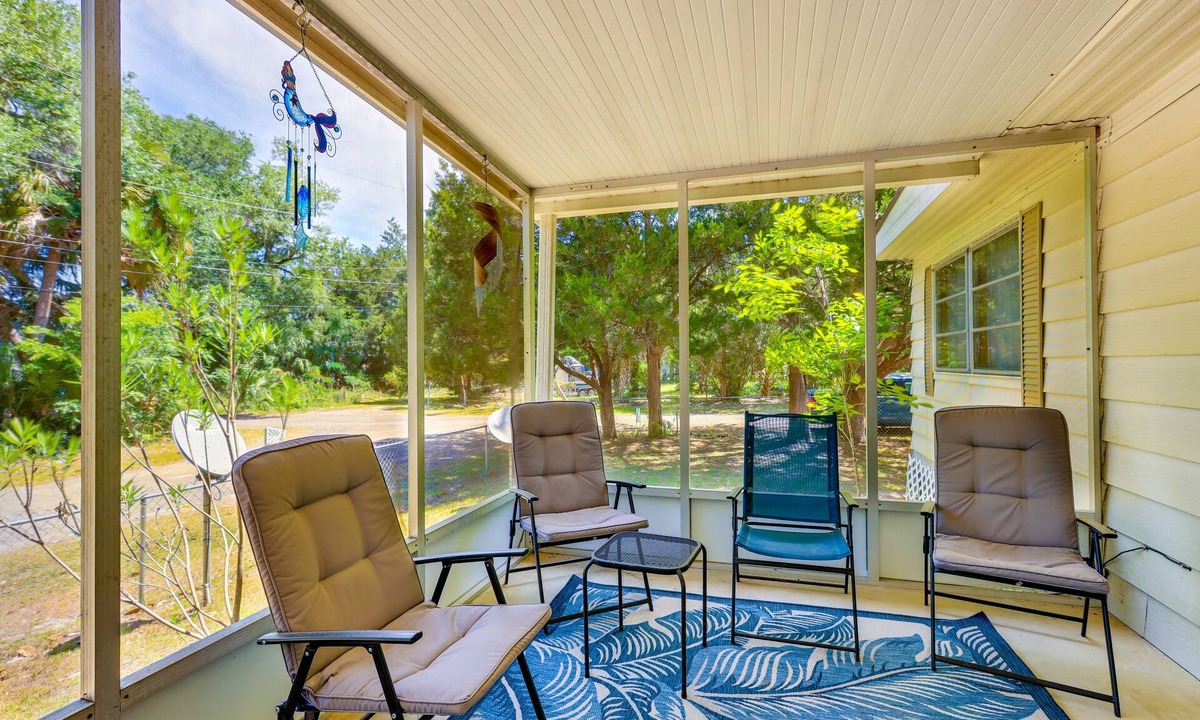 Steinhatchee House | Steinhatchee Home w/Grill & Screened-In Porch