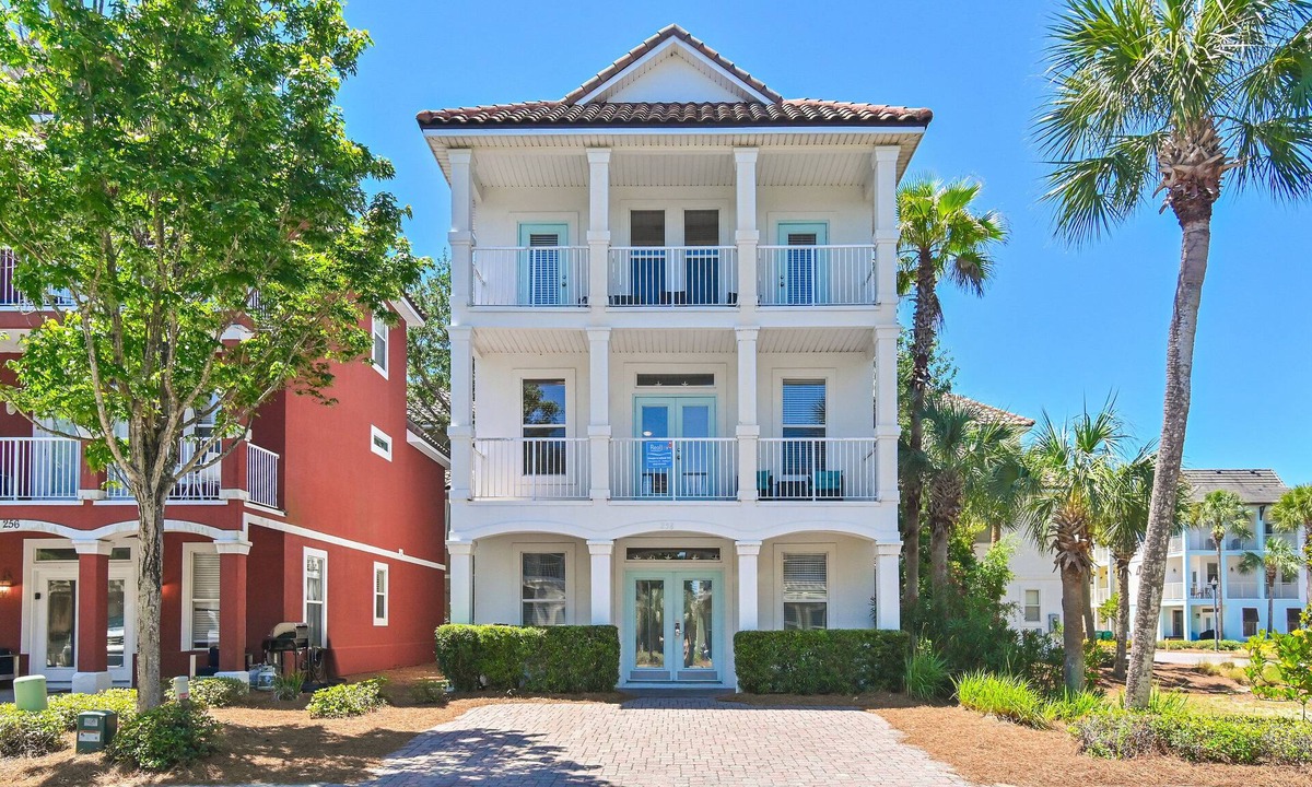 Villages of Crystal Beach House | ☀Steps 2 Lagoon Pool-Beautiful Decor-2 Balconies-6BR Changes in Latitude VCB