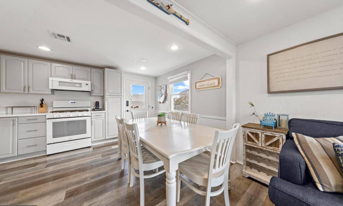 South Beach Haven Condo | Steps from the Ocean, Views of the Bay