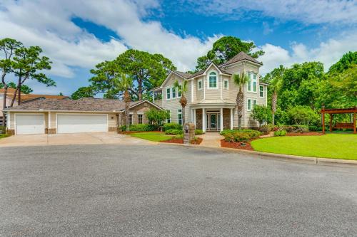 Navarre House | Steps to Bay: Tranquil Navarre Retreat w/Balcony