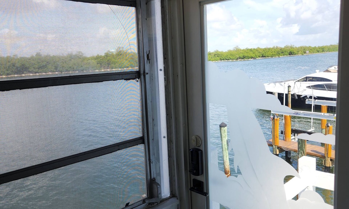 Hollywood Condo | Steps to beach, directly on intracoastal waterway, boat dock & parking included