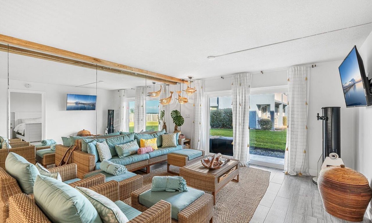 South Patrick Shores Condo | Steps to Sand: Ground-Floor Condo with Patio, Private Beach Access & Pool! ☀️