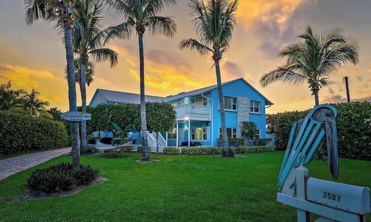 Fort Pierce Shores Condo | Steps to Surfer's Paradise - Family Beach Condo