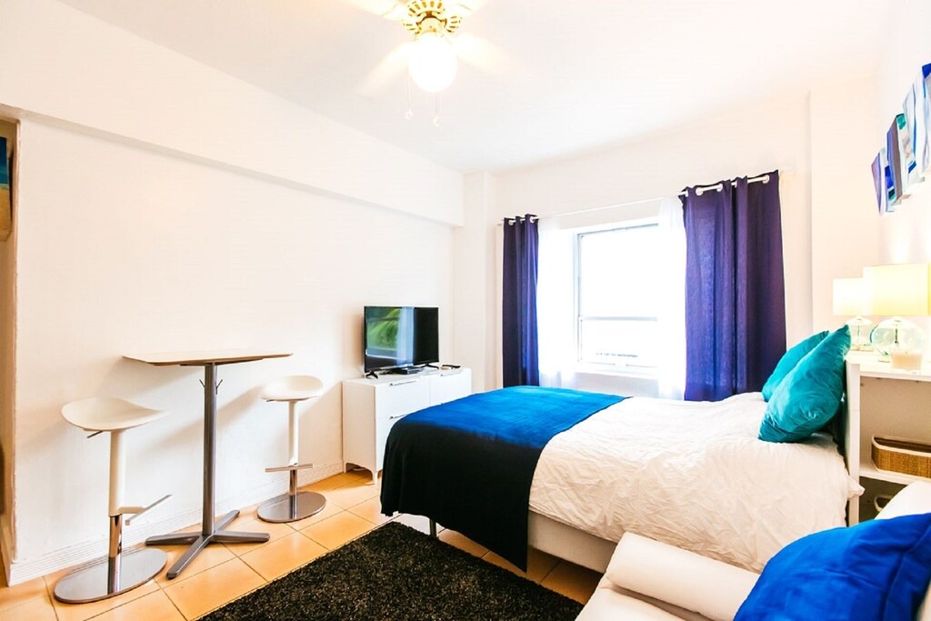 Bayshore Apartment | Studio Close to the Beach with Pool