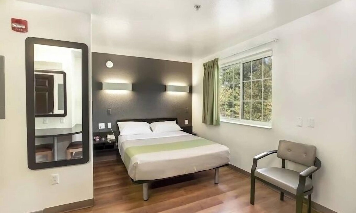 East Brunswick Hotel | Studio Escape Near New Brunswick