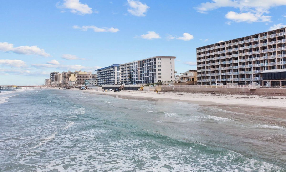 Daytona Beach Shores Condo | Studio w/Balcony + Oceanfront