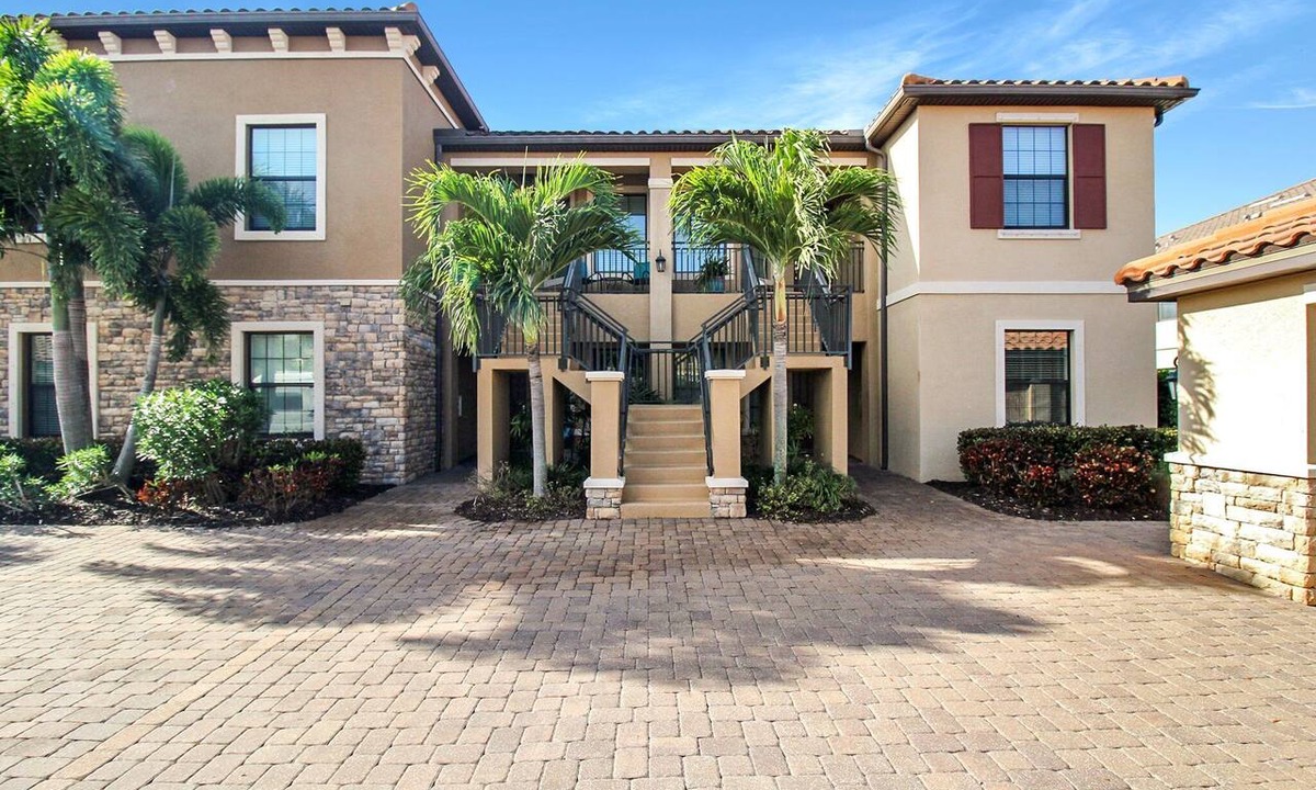 Braden River Condo | Stunning 2nd floor condo at Esplanade Golf & Country Club - Golf Included - Wait N Sea