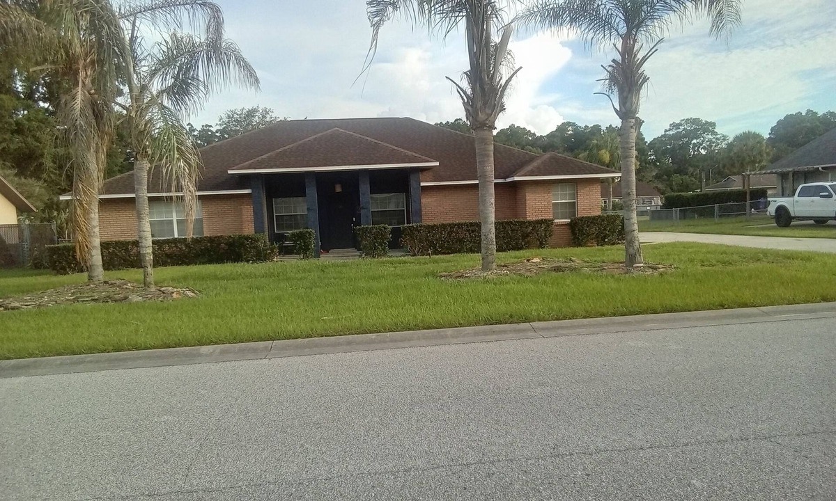Candler House | Stunning Lovely Large 3-bedroom house, Large backyard, back porch, & Garage.
