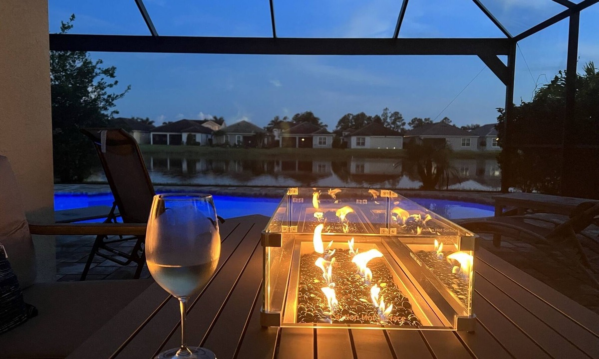 Rural Estates House | STUNNING POOL HOME WITH LAKE VIEWS