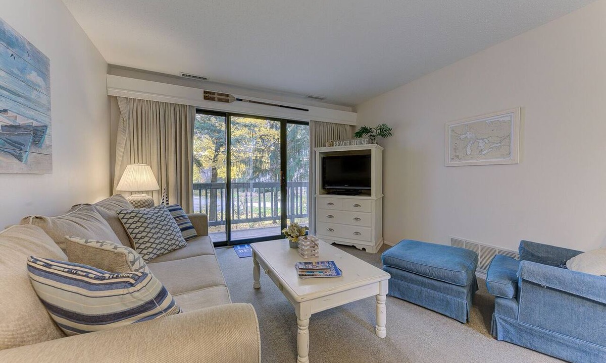 Acme Condo | 🏖️ Stunning Sunset Bay Views @ The Shores | Traverse Bay Views | Moments to the Beach