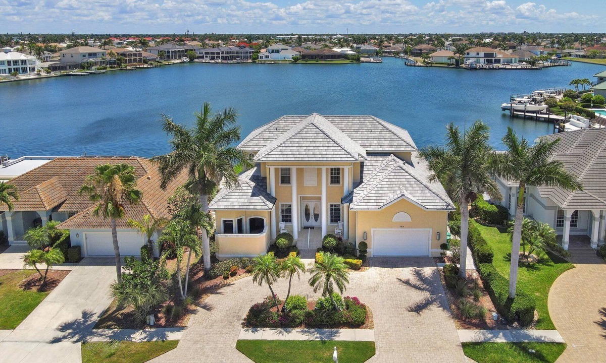 Marco Island House | Stunning Water Views on Landmark Bay, Quick walk to the Beach