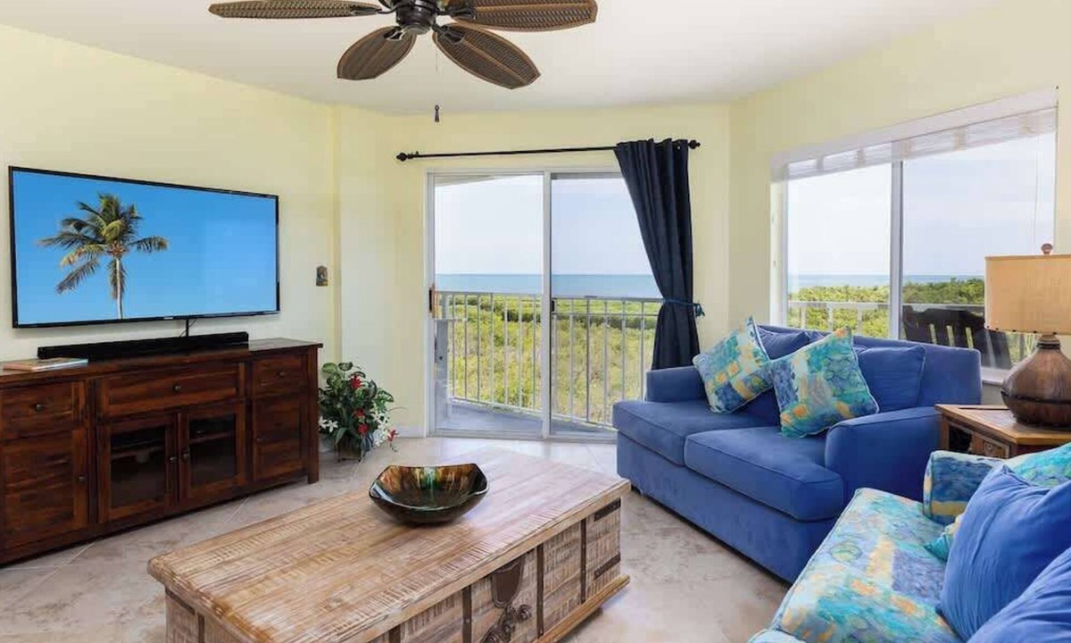Tavernier Condo | Stunning Waterfront Condo with Double Balconies