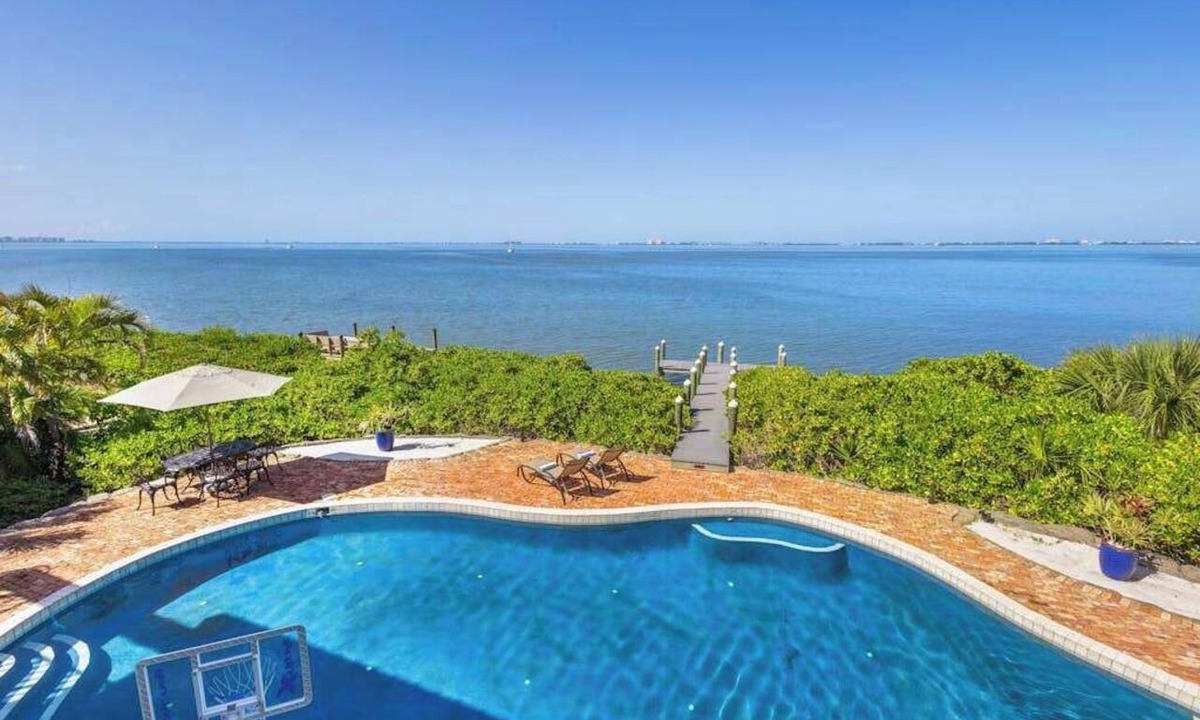 Bayshore Gardens House | Stunning waterfront retreat w panoramic view, spectacular sunsets & Heated pool