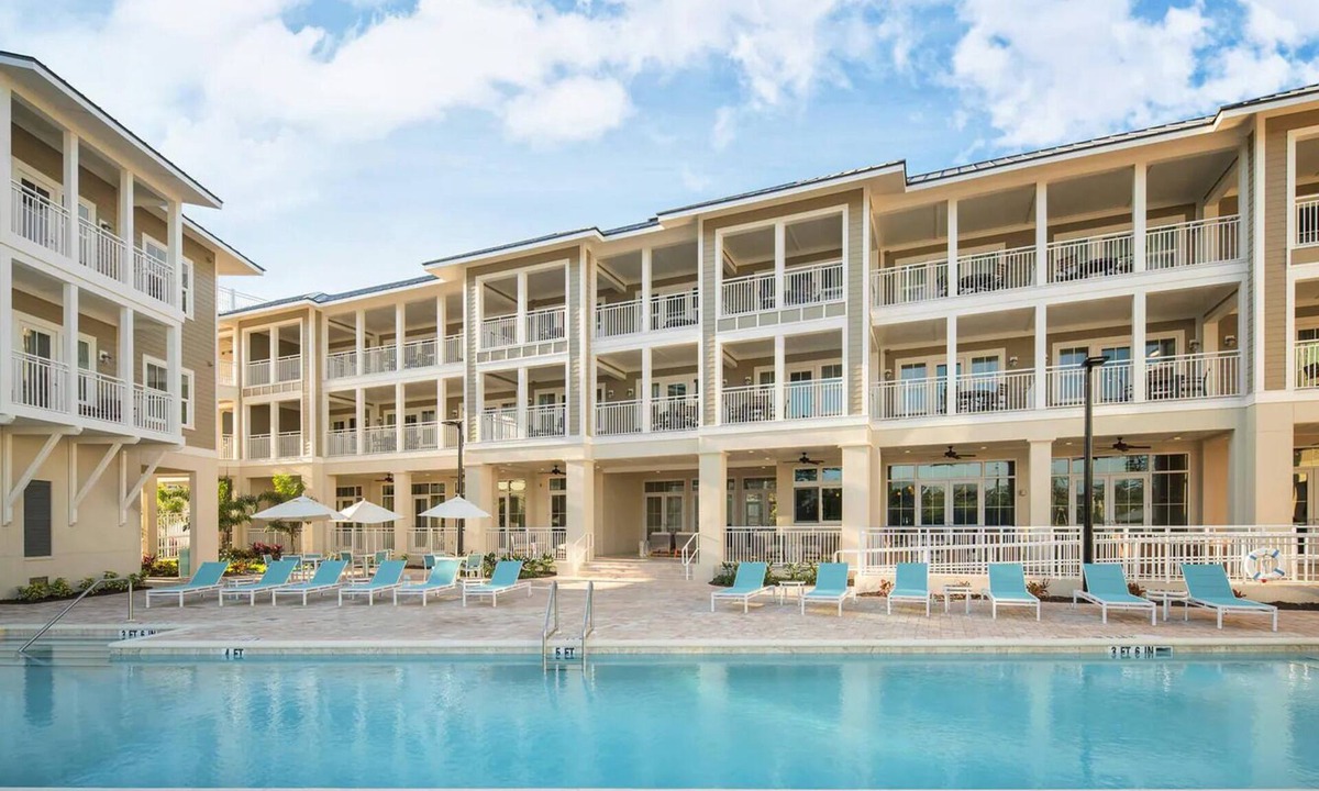 Holmes Beach Hotel | Stylish, Boutique, Two-Bedroom Villa with Fully-Equipped Kitchen and Balcony