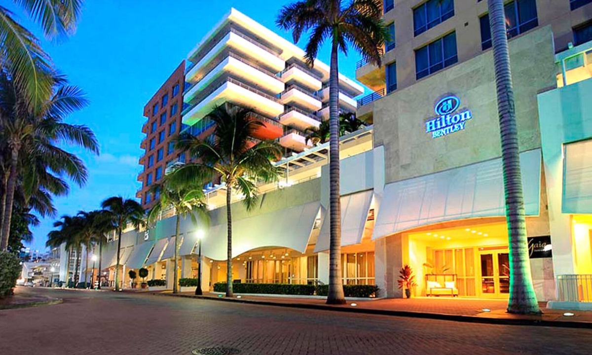 South of Fifth Hotel | Stylish Miami Beach Condo Oceanfront Hilton Pool Gym WiFi