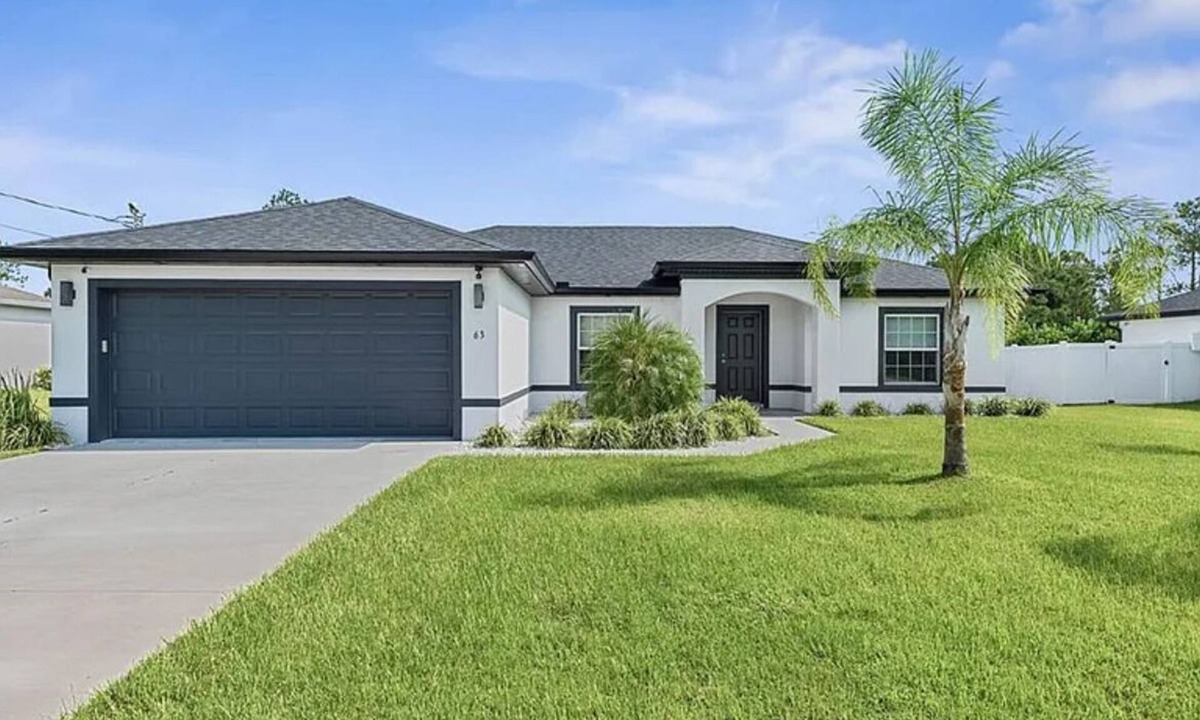 Palm Coast House | Stylish Palm Coast Home w/BRAND NEW Private Heated Pool & Tropical Haven!
