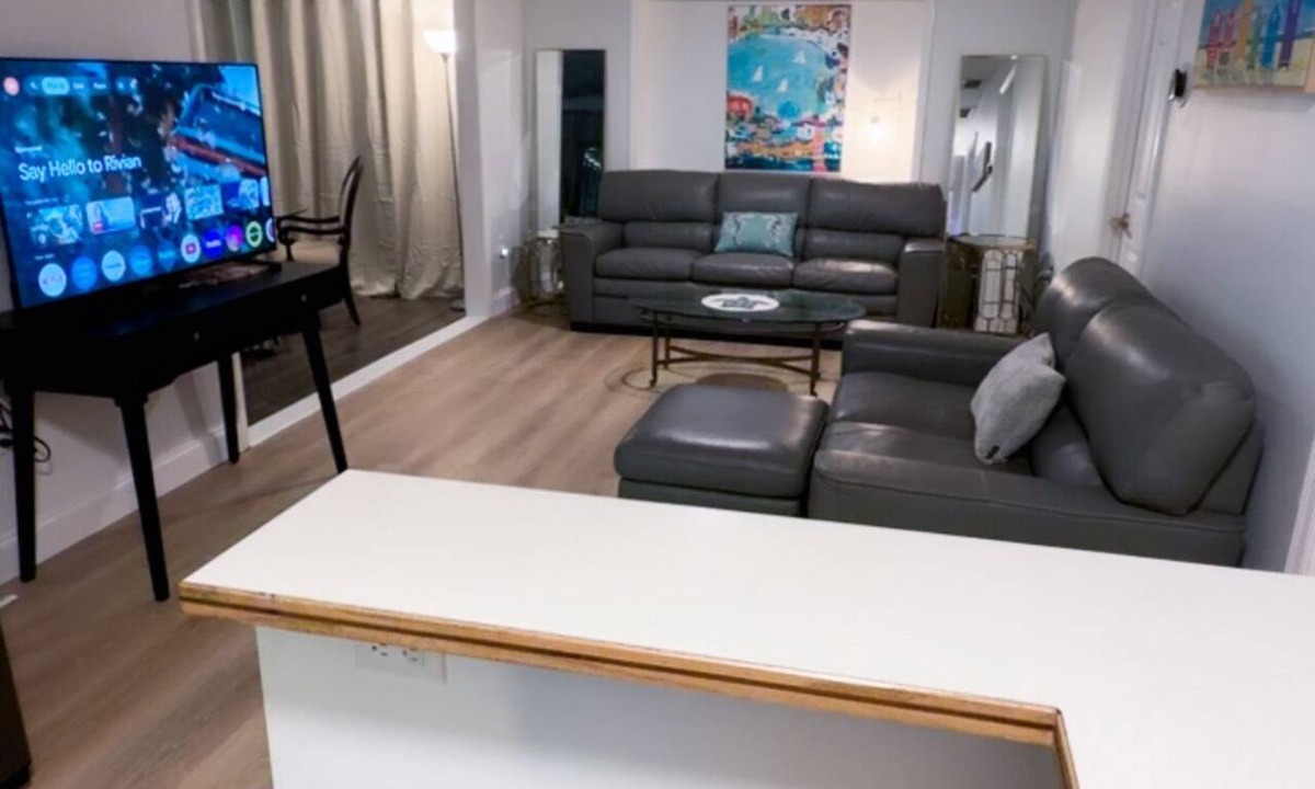 Rock Ridge House | SuMmer SaLe @ Stylish Beach House! Newly renovated! 2-1 home! Location Location