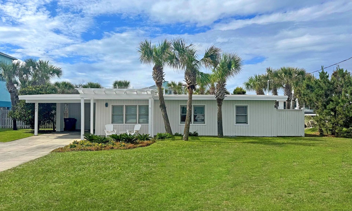 Villa Segunda House | Summer Savings! Beach Bungalow Steps to the Beautiful Gulf & Sugar White Sand