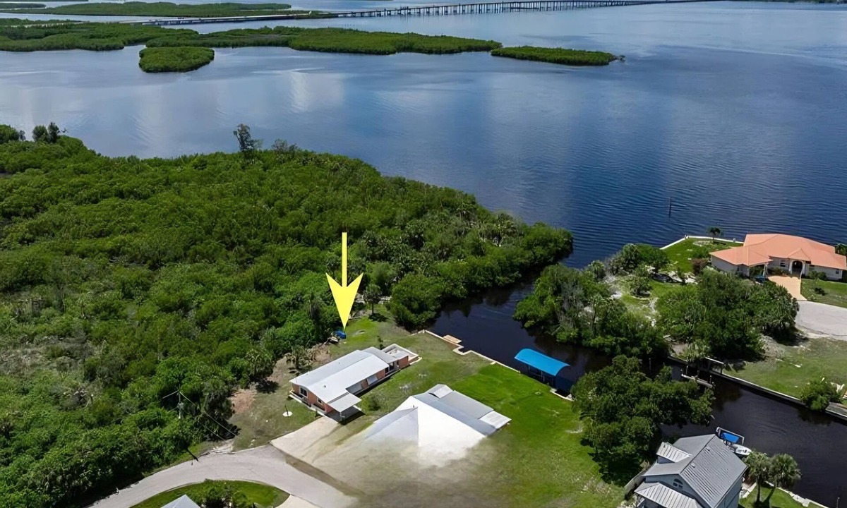 Punta Gorda House | Summmer prices 1 level 2/2 direct Harbor access Pets OK