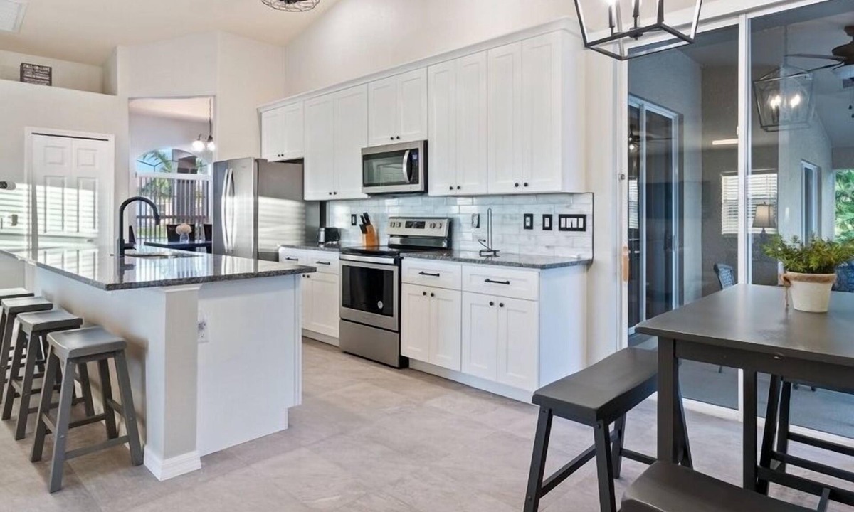 Mariner House | Sun & Fun! The Ideal Destination. Modern, Family Friendly Waterfront Home.