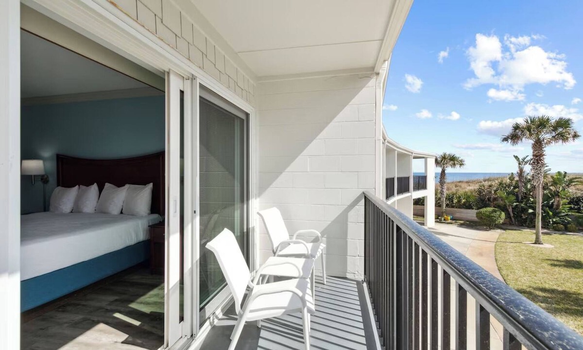 Neptune Beach Hotel | Sunlit Ocean View Suite, Ideal for Relaxing Family Getaways with Outdoor Pool