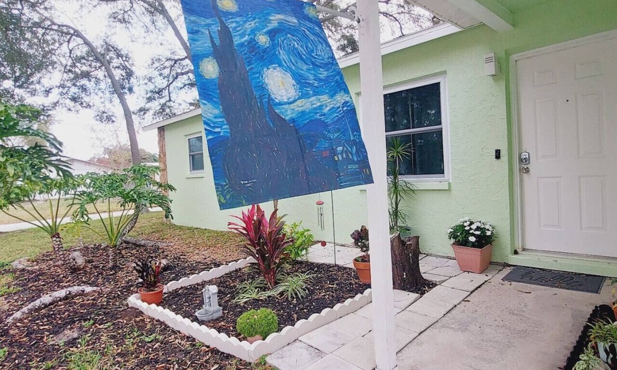 Pinellas Park House | Sunny Days & Starry Nights | Fenced Yard for Pets