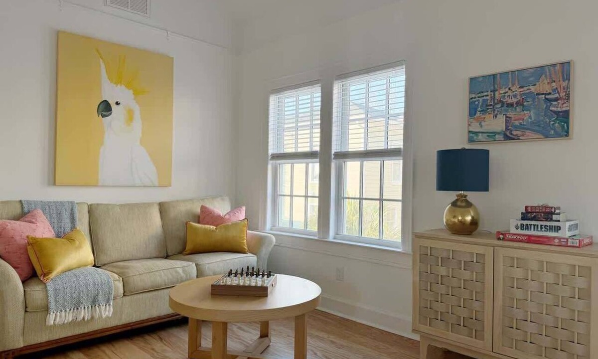Dixon Park Apartment | Sunny Downtown Savannah Carriage House