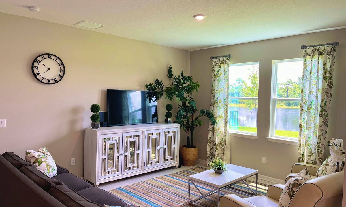 Venice House | Sunny Florida Retreat – 4BR + Office, gym, gated community Near Venice Beach!